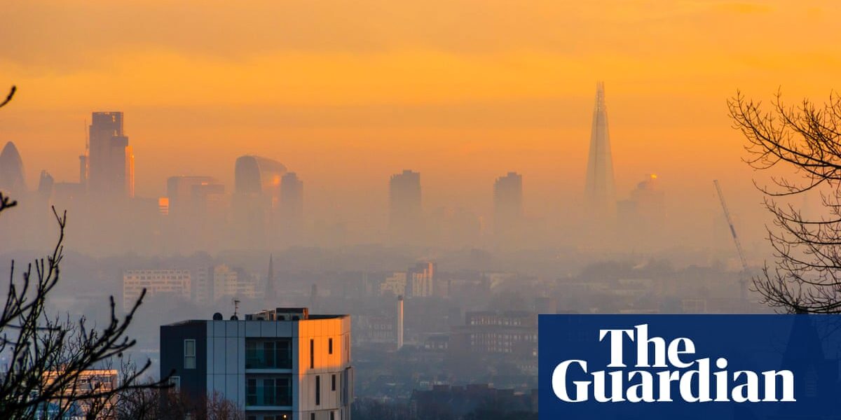More and more evidence suggests a connection between air pollution and an increased risk of dementia and stroke.