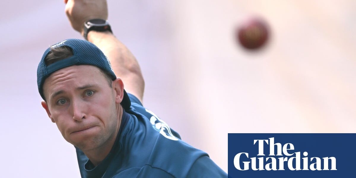 The first Test between England and India sees England taking a risk by choosing three spinners, despite the ongoing controversy over India's visa policies.