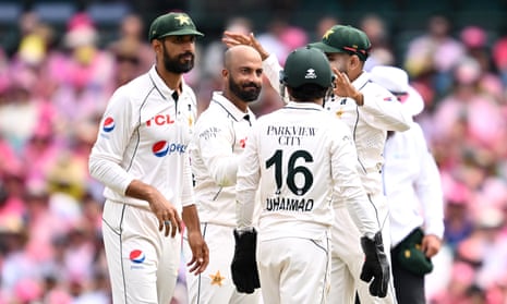 Sajid Khan and Pakistan teammates celebrate the wicket of Alex Carey during the third Test