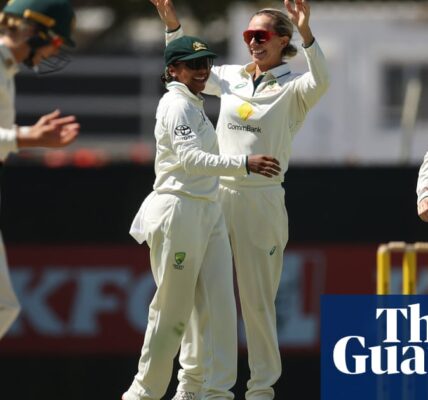 Australia's Sutherland shines once more as they dominate South Africa in the women's Test match.