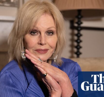 English notifications: 

Joanna Lumley believes we should eliminate sex scenes because the audience only focuses on the appearance of the characters' genitals.