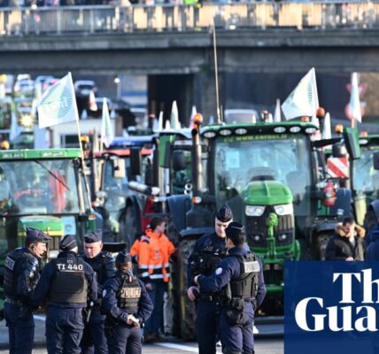 European politicians, who are seen as hypocritical, are reducing their efforts towards addressing climate change in response to protests from farmers.