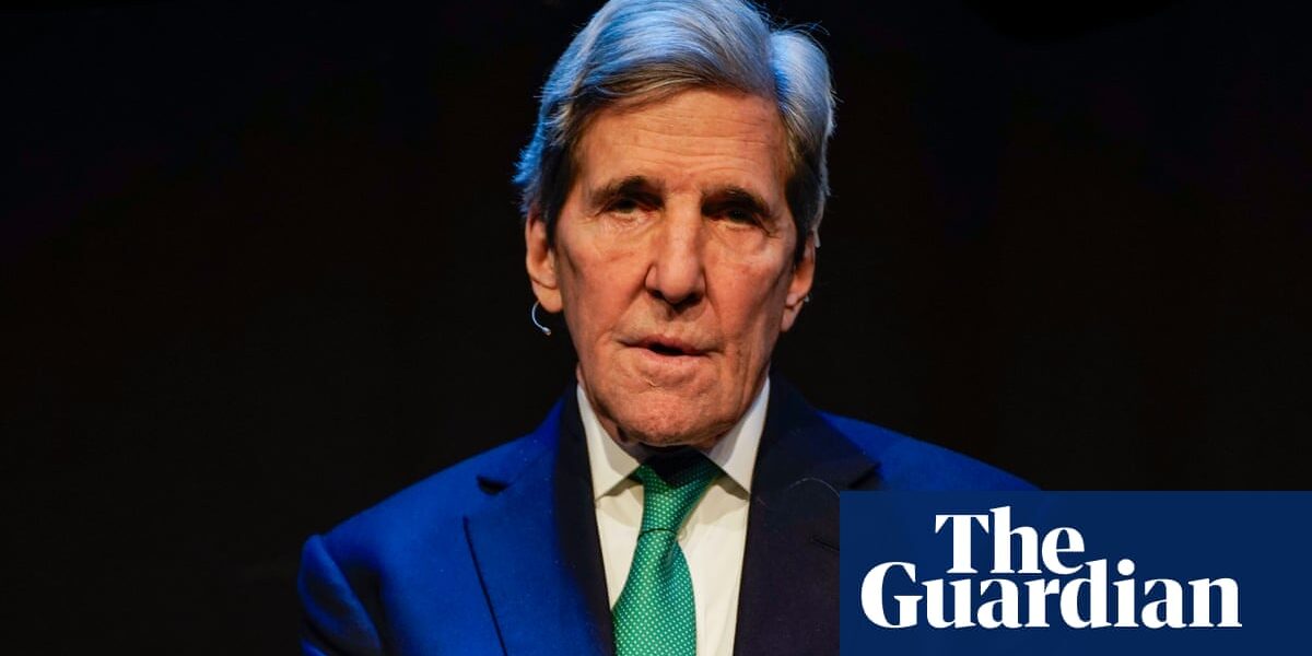 John Kerry stated that populism is posing a threat to the efforts being made globally to combat climate change.