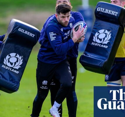 Scotland's coach, Gregor Townsend, plans to focus on exploiting England's aggressive and high-risk defensive strategy.