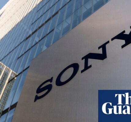 Sony plans to cut 900 employees from its PlayStation division through layoffs.
