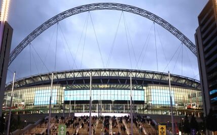 The RFU has abandoned its proposal to sell Twickenham stadium and instead intends to purchase a 50% stake in Wembley.