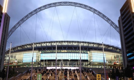The RFU has abandoned its proposal to sell Twickenham stadium and instead intends to purchase a 50% stake in Wembley.
