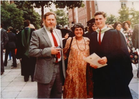 Starmer on his graduation day at the University of Leeds in 1985 with his parents, Rod and Jo