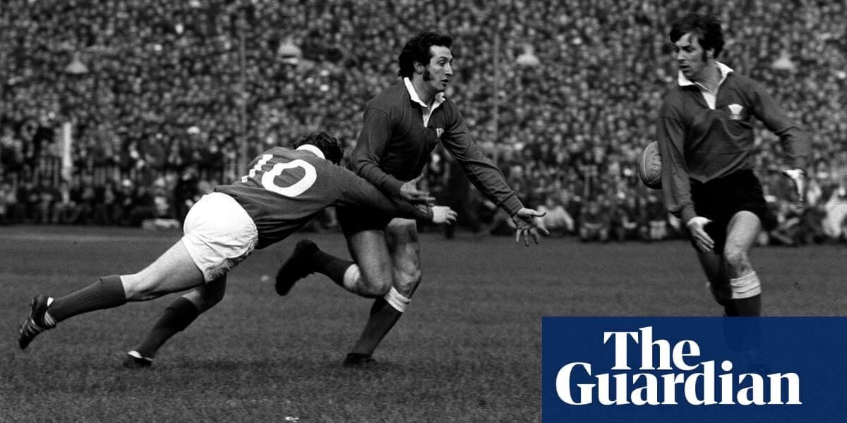 'Unique': Sir Gareth Edwards praises fellow Welsh icon Barry John