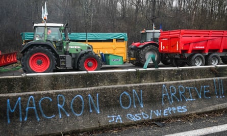 Tractors on a motorway in Paris