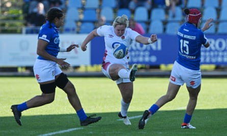 England dominates against Italy despite starting with a disadvantage due to an early red card in a mediocre performance in the Women's Six Nations.