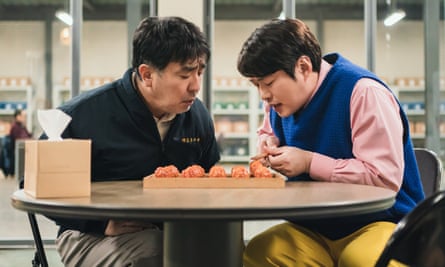 From left: Ryu Seung-ryong as Choi Sun-man and Ahn Jae-hong as Ko Baek-joong in Chicken Nugget.