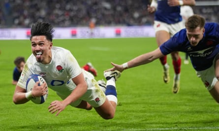 In a thrilling game with seven tries, France secured a victory against England thanks to a late penalty kick from Ramos.