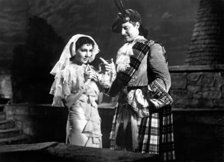 Jean Parker and Robert Donat in The Ghost Goes West.