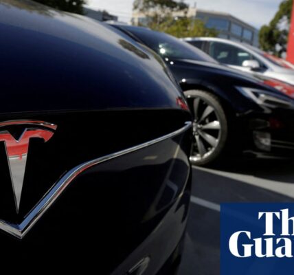 Tesla has decided to withdraw from a prominent Australian automobile industry group due to its dissemination of misleading information regarding the government's eco-friendly vehicle policy.