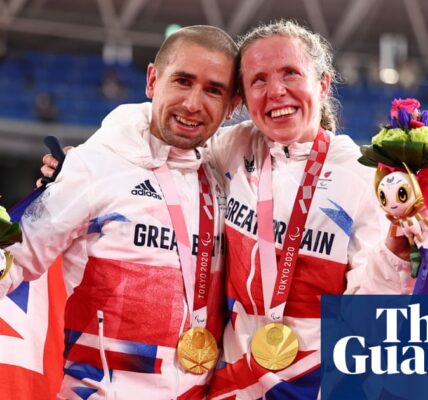 Three British paracycling athletes had their silver medals, which they had won at the world championships, stolen during a robbery in Rio de Janeiro.