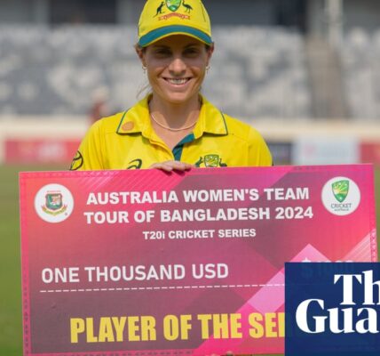 Sophie Molineux handed Australia contract after successful return