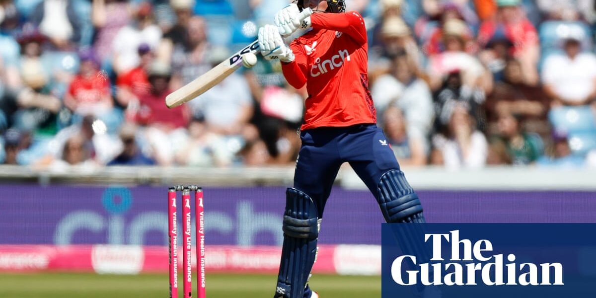 Danni Wyatt lights up Headingley to complete series clean sweep for England