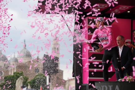 Giro d’Italia 2024: Merlier trumps rivals in chaotic sprint to grab stage on line