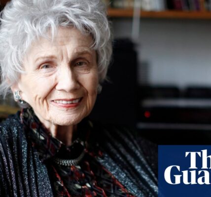 Margaret Atwood reads Dance of the Happy Shades by Alice Munro – audio