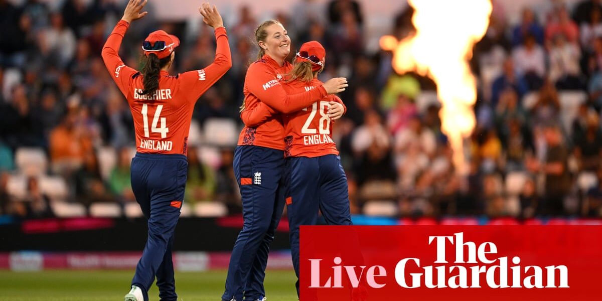 Sophie Ecclestone shines as England beat Pakistan to seal T20 series