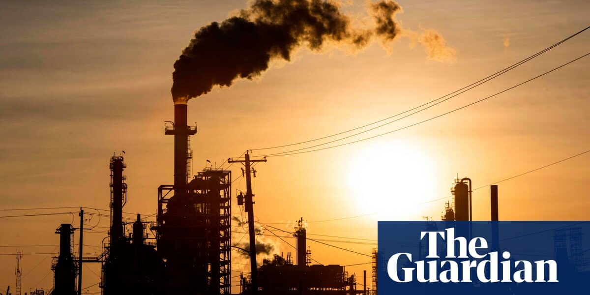 Top oil firms’ climate pledges failing on almost every metric, report finds