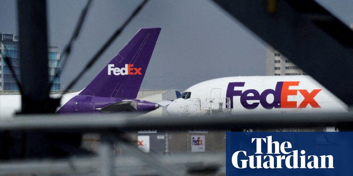 Air freight greenhouse gas emissions up 25% since 2019, analysis finds