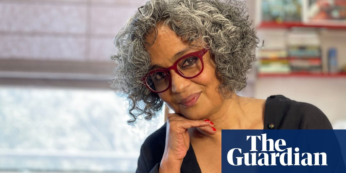 Arundhati Roy wins PEN Pinter prize amid prosecution threat over Kashmir comments