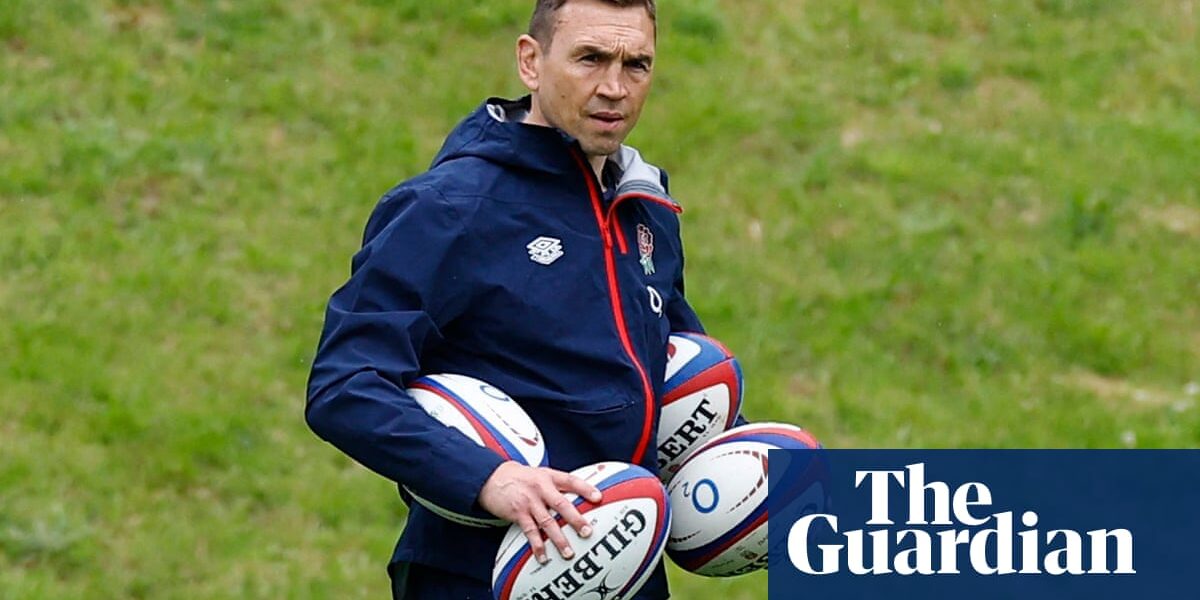England players push for Kevin Sinfield to stay on in consultancy role
