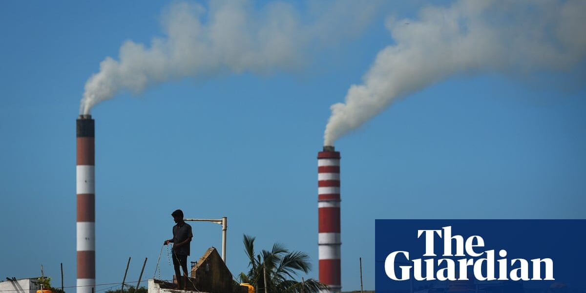 Fossil fuel use reaches global record despite clean energy growth