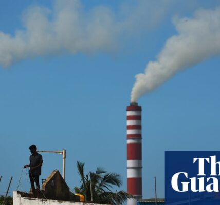 Fossil fuel use reaches global record despite clean energy growth