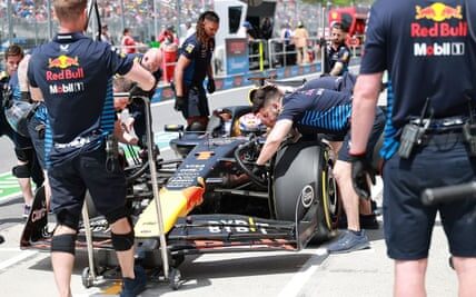 George Russell claims Canadian F1 GP pole for Mercedes