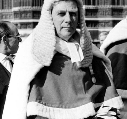 Sir Oliver Popplewell obituary