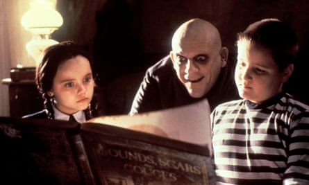 Christina Ricci, Christopher Lloyd and Jimmy Workman in The Addams family.