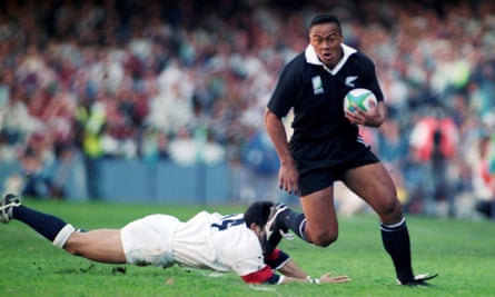 Jonah Lomu leaves England flailing in Cape Town at the 1995 World Cup.