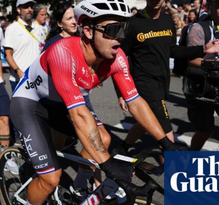 Tour de France: Cavendish isolated as Groenewegen edges to stage six win
